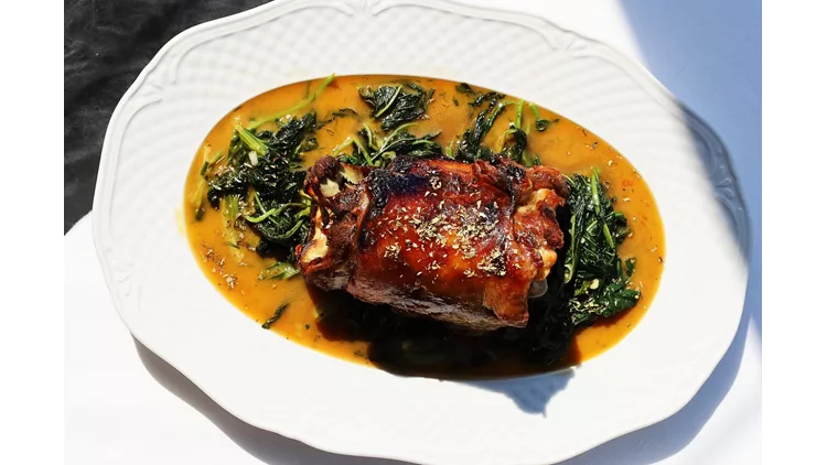Το πιάτο της εβδομάδας: Αρνίσιος σβέρκος Βόνιτσας με χόρτα φρικασέ στο 'Vezené' 1