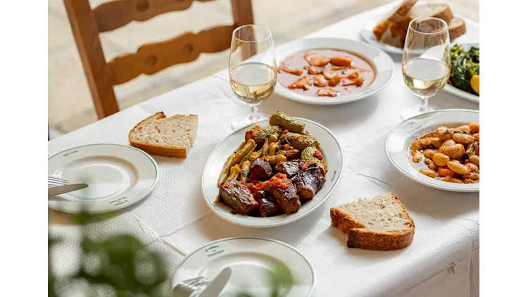 Taverna Paris στην Ταβέρνα του Οικονόμου