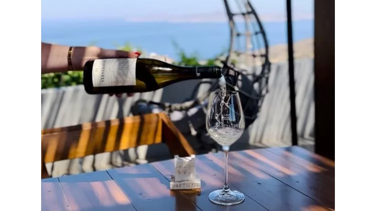 Vaptistis White: Ο κυκλαδίτικος ήλιος στο ποτήρι