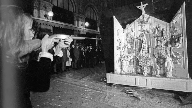 Niki de Saint Phalle Από τις σκοποβολές στην ελευθερία