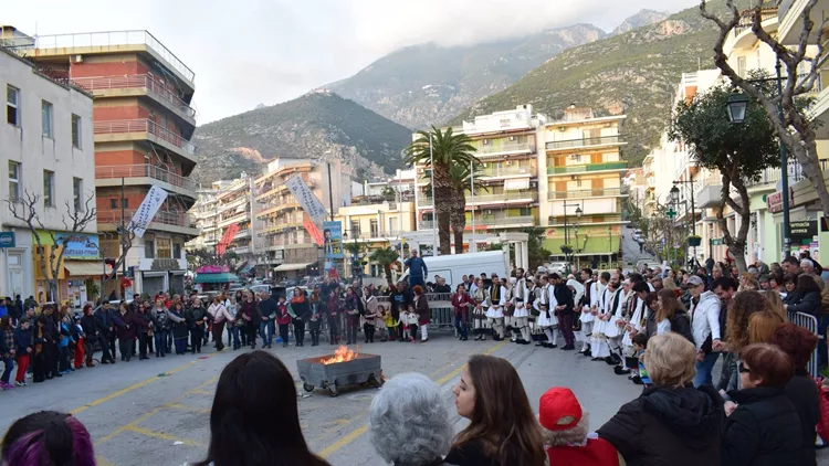 Χορός της τράτας Λουτράκι