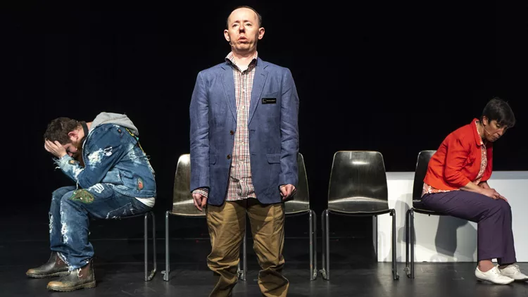 Ο κυνηγός πέφτει θύμα της σκιάς του, Back to Back Theatre