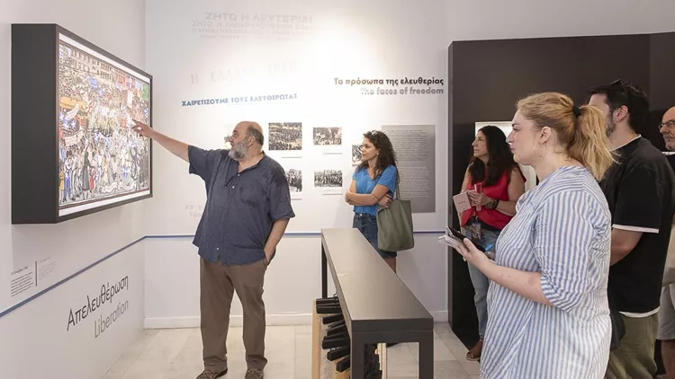1974 & 1944 Η Αθήνα γιορτάζει την ελευθερία της