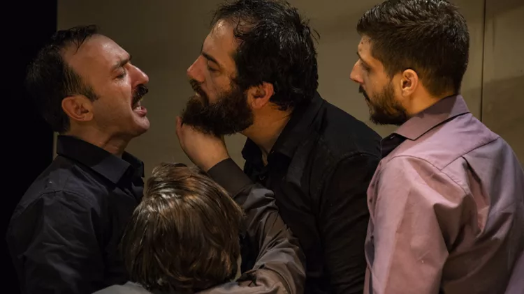 Καλά, εσύ σκοτώθηκες νωρίς