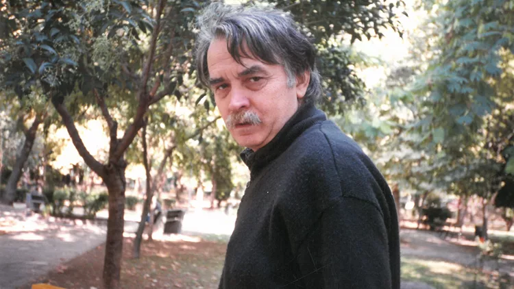 Λάκης Παπαστάθης Αναζητώντας τη χαμένη εικόνα