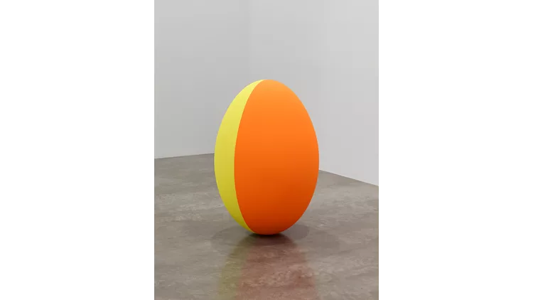 Katharina Fritsch, Ei Egg, 2017, Πολυαιστέρας, μπογιά 135 x 80 x 80 cm © Katharina Fritsch VG Bild-Kunst, Bonn © ΟΣΔΕΕΤΕ, Aθήνα 2022 Ευγενική Παραχώρηση Matthew Marks Gallery. Φωτογραφία του Ivo Faber