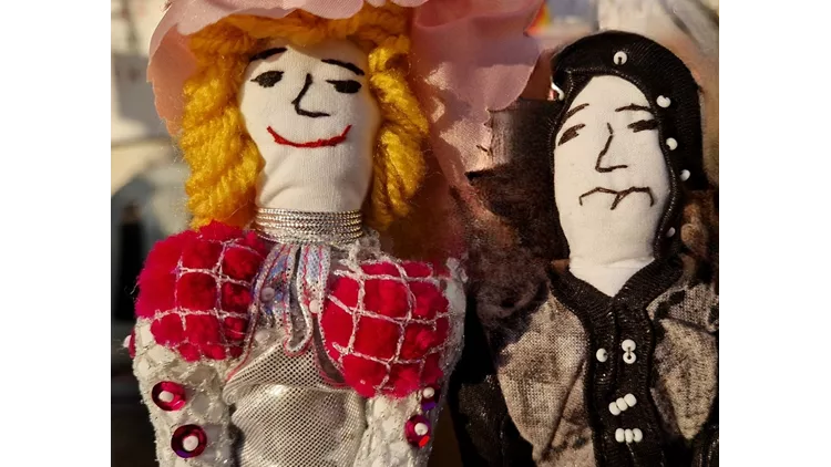 Έκθεση με κούκλες από τις κρατούμενες των Γυναικείων Φυλακών Θήβας