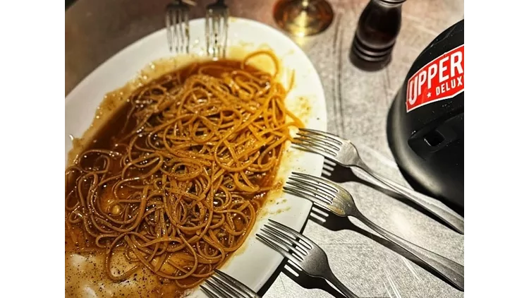 Μακαρονάδες χωρίς πολλά πολλά