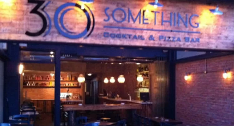 «30 Something»: το νέο pizza & cocktail bar του Χαλανδρίου 