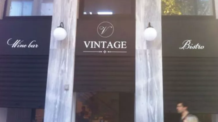 Vintage… αλλά νέο wine bar