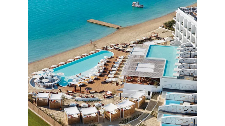 Tο «Nikki Beach Resort & Spa» κάνει το Πόρτο Χέλι hot προορισμό 