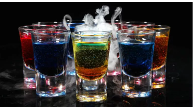 «Drincs» σημαίνει… drink cocktail shots