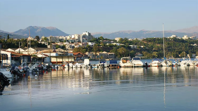 Παράλια Κορινθιακού: Στην παλιά εθνική...