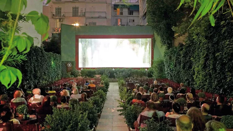 Θερινά σινεμά στο κέντρο της Αθήνας: 16 σινεφίλ οάσεις 