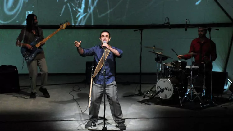 «Το ‘21»: Θούριος που ροκάρει