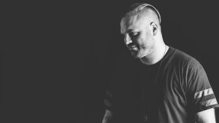 DJ Viton: «Είναι λυπηρό που η Ελλάδα δεν μπορεί να φτιάξει εξαγώγιμη dance σκηνή!»