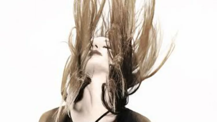 Zola Jesus και μυστήριο
