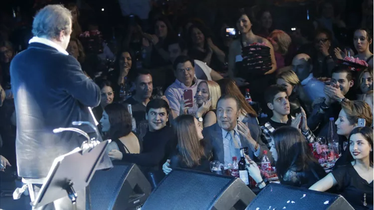 Ο Τόλης Βοσκόπουλος διασκέδασε στην «Ιερά Οδό»
