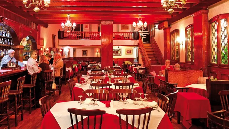 Ο Giovanni στο «Saloon»