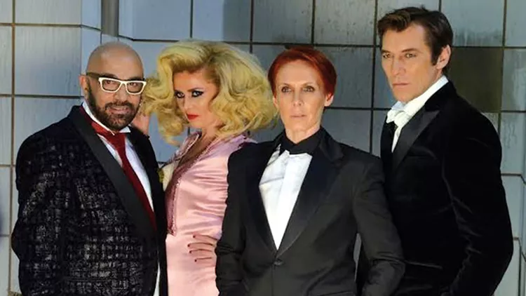 4 λόγοι για να δούμε το «Victor/Victoria» 