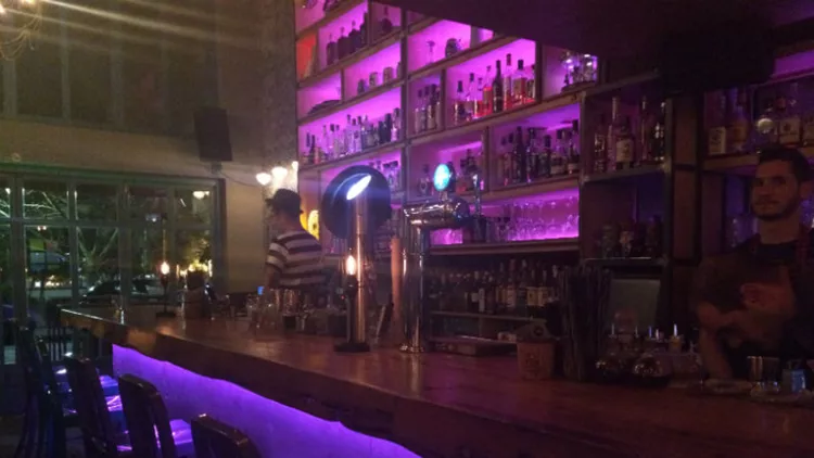 H.o.s.t. Cocktail- Bar