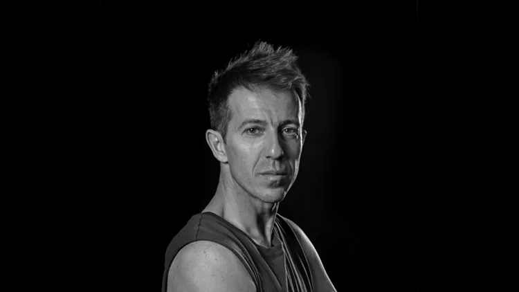 Αντώνης Φωνιαδάκης: Ο Έλληνας διεθνής στο τιμόνι του μπαλέτου της ΕΛΣ