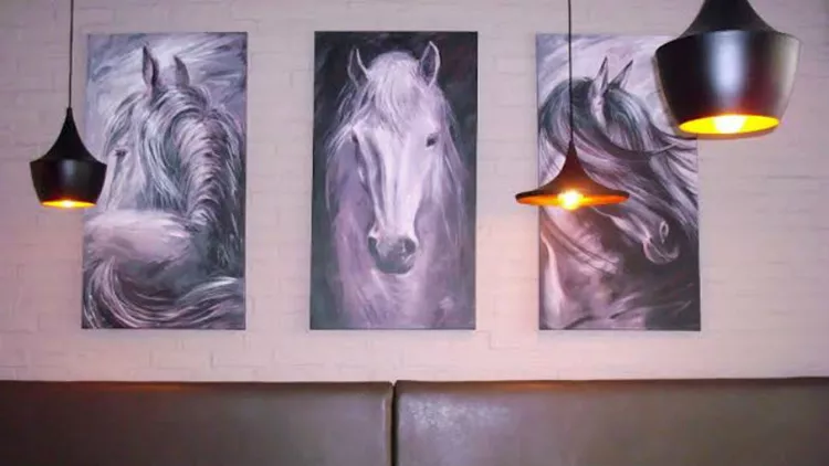 Το «ντροπαλό άλογο»… καλπάζει