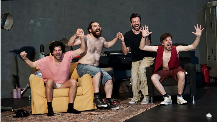 5 θεατρικά έργα για το τώρα μέσα από το χθες