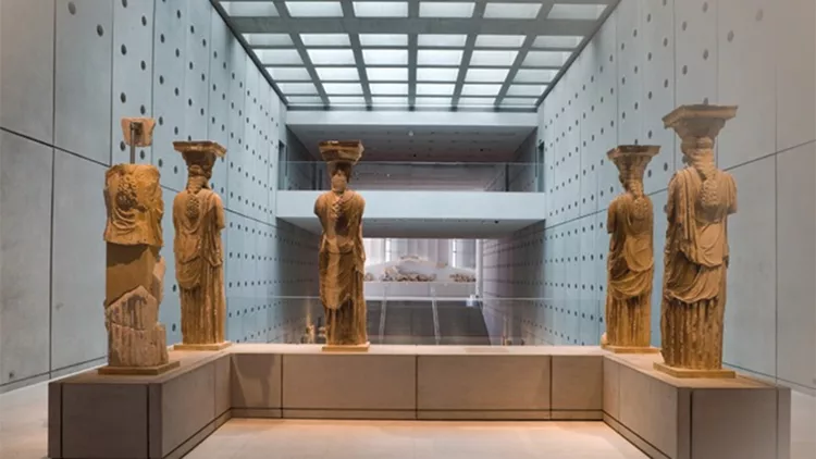 Είστε για έναν βραδινό περίπατο στο Μουσείο της Ακρόπολης; 