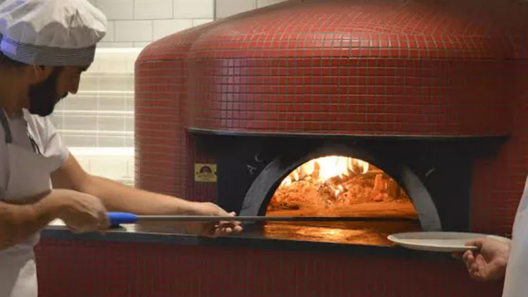 Pizza Νapoletana + Aperitivo = Napolitivo