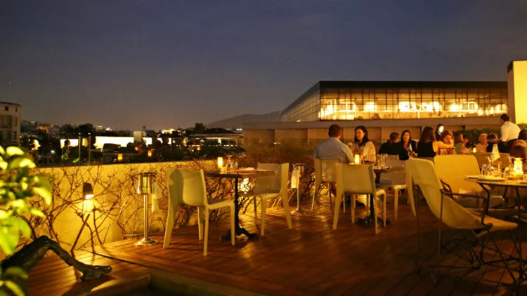 Point a Bar and Restaurant: ένα μοντέρνο roof garden που ακουμπά την Ακρόπολη 