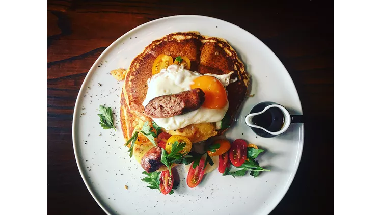 Δύο brunch που γειτονεύουν