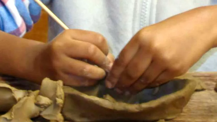 «Ο πήλινος κόσμος των σχημάτων» δωρεάν για παιδιά ανέργων