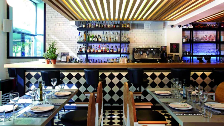 «Nice ’n’ Easy»: ταξίδια στην Ελλάδα