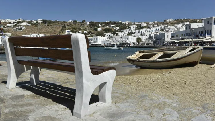 Γιαλός Μυκόνου με υπογραφή Minas 