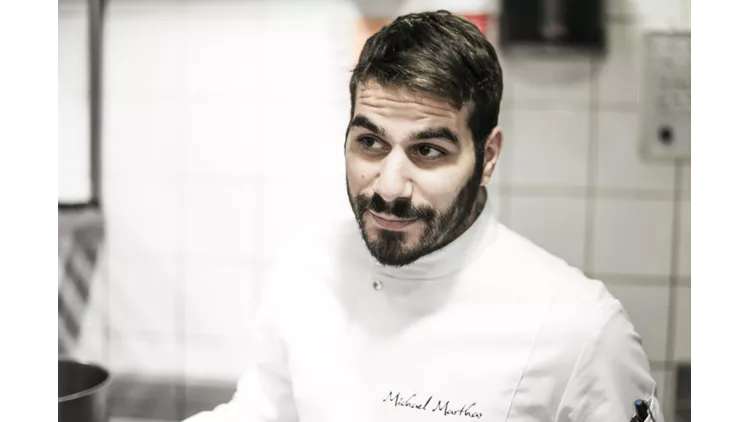 Ο Μιχάλης Μάρθας επιμένει κομψά και νόστιμα