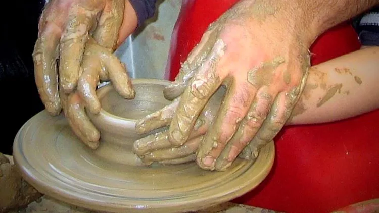 Τα παιδιά γνωρίζουν μεγάλους μάστορες της παραδοσιακής κεραμικής