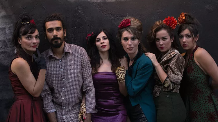 Οι αδέσποτες σκύλες μας συστήνονται