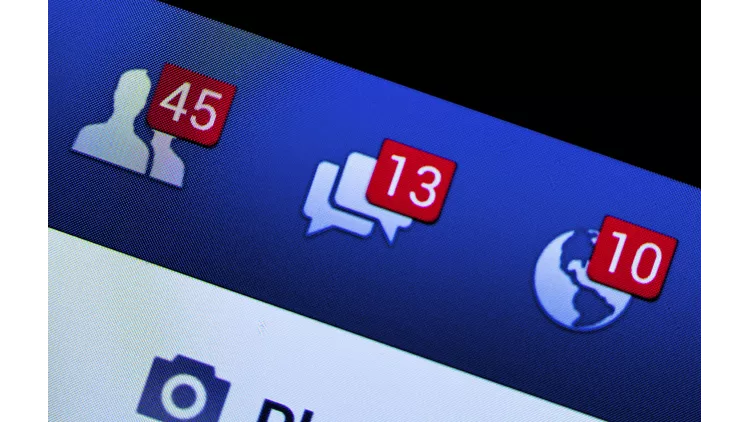 Βραδινό σόου στο Facebook από Trump