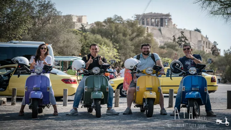 Αthens Wonders: βόλτα στην Αθήνα με vintage scooters 