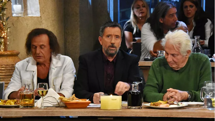 «Στην υγειά μας ρε παιδιά» με Βασίλη Παπακωνσταντίνου