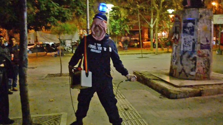 «Η πολιτική του ψέματος» στο Circuits and Currents