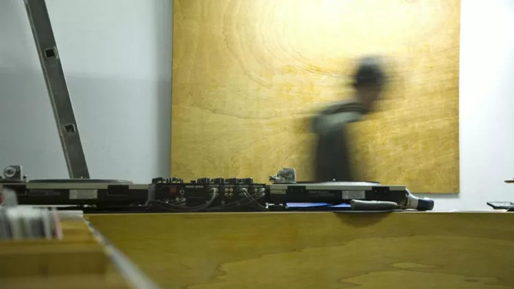 Η αθηναϊκή DJ σκηνή ανθεί στο υπόγειο του «Ρομάντσο»