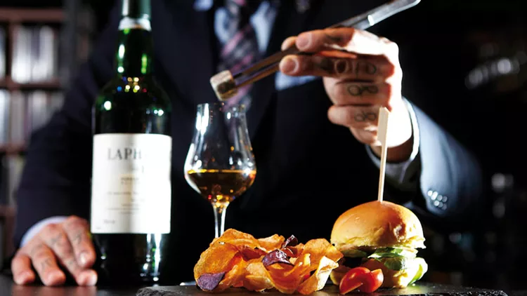 Cocktail & food pairing: 12 bar restaurants για νά αρχίσει το... match