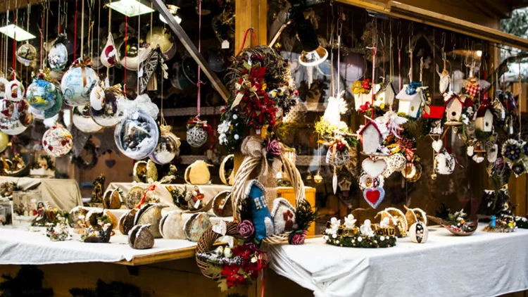 Χριστουγεννιάτικο Bazaar από τη Monumenta