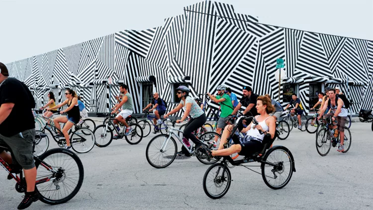 HOT ΓΕΙΤΟΝΙΕΣ