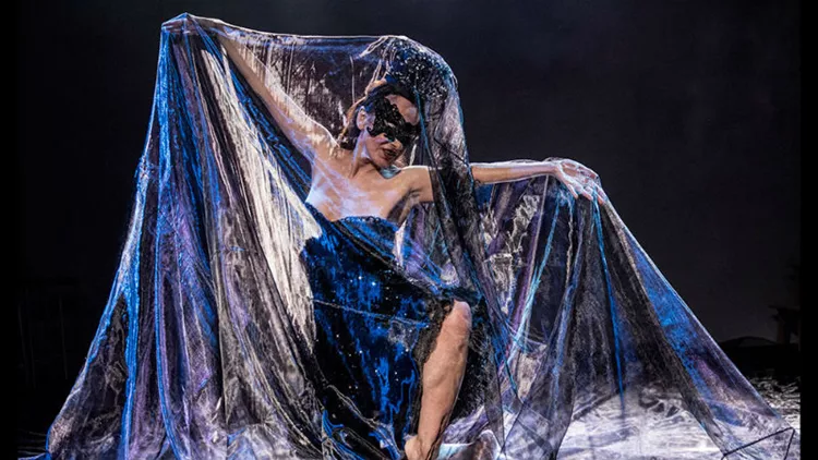 Σύγχρονος χορός με κλασική μουσική στο Μικροσκοπικό Θέατρο