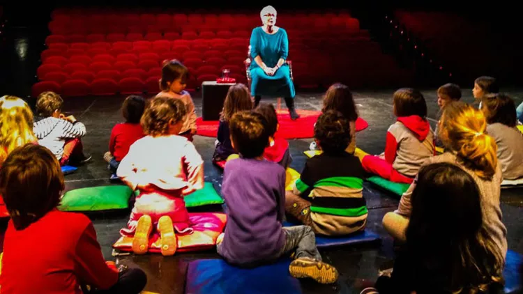 «Παραμύθια με την Ξένια» στο θέατρο πόρτα