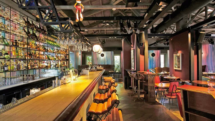 5 off dowtown bars για cocktail aficionados