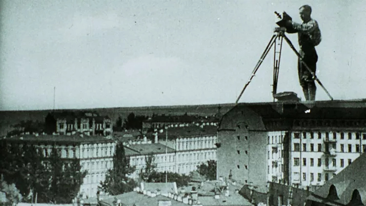 «Ο Άνθρωπος με την Κινηματογραφική Μηχανή» συνοδεία ζωντανής μουσικής